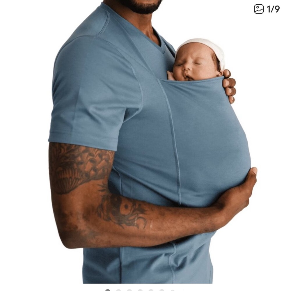 Lalabu men’s baby carrying tee.